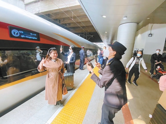 “8个多小时就能到香港了” 北京至香港高铁恢复运营 时长缩短25分钟