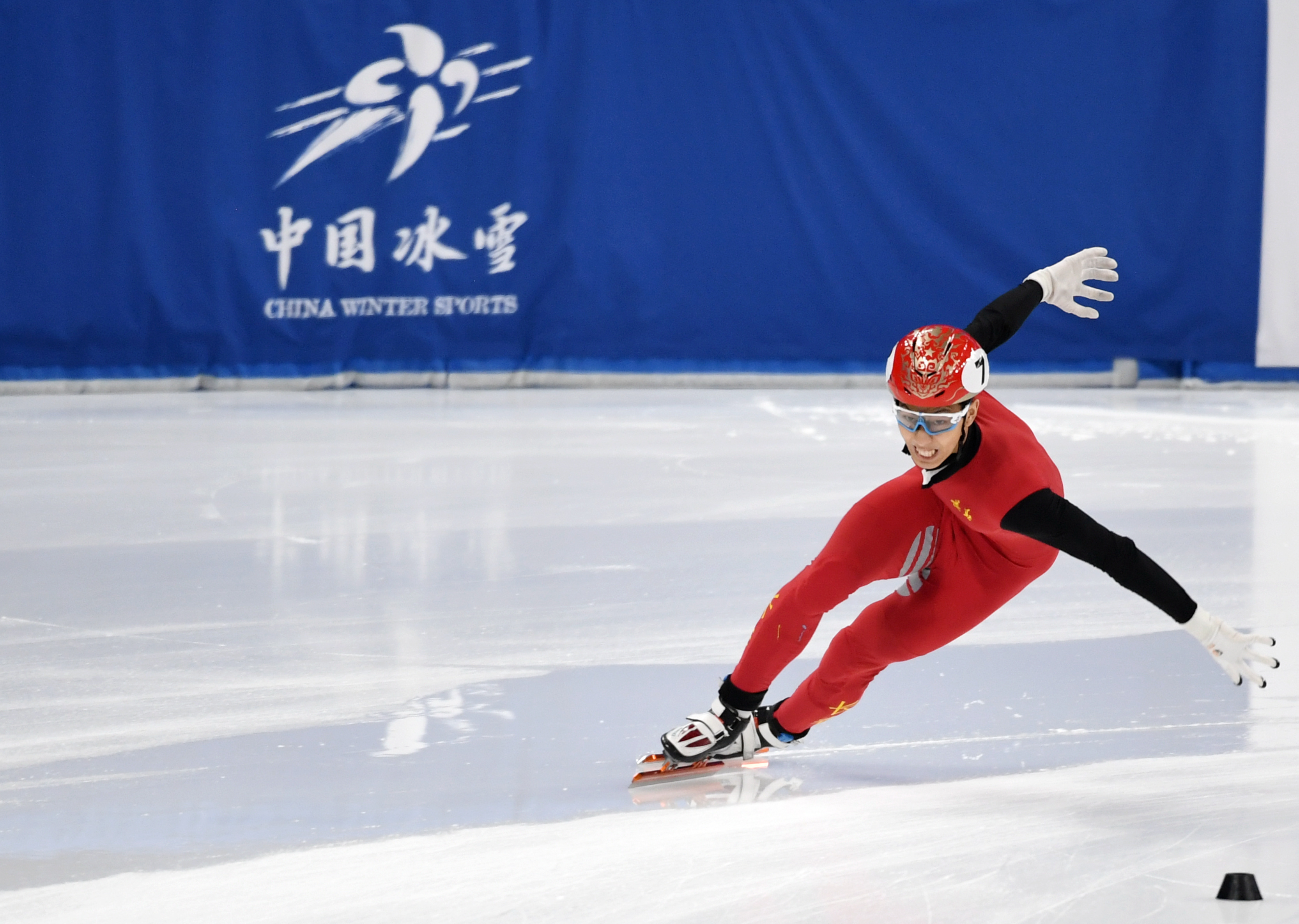 全国短道速滑冠军赛吉林名将孙龙连夺1500米、500米项目冠军