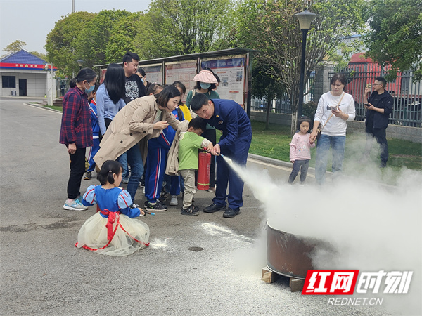 长沙县大队在全民国家安全教育日积极开展消防安全宣传活动