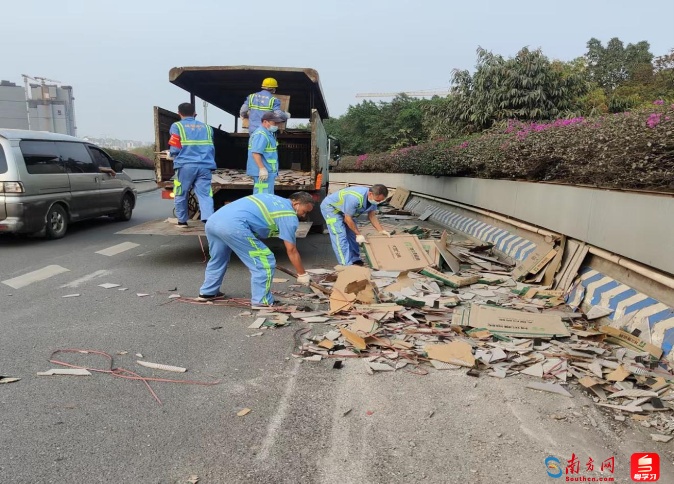 广州白云城管快速清理三吨建材 消除误解获好评