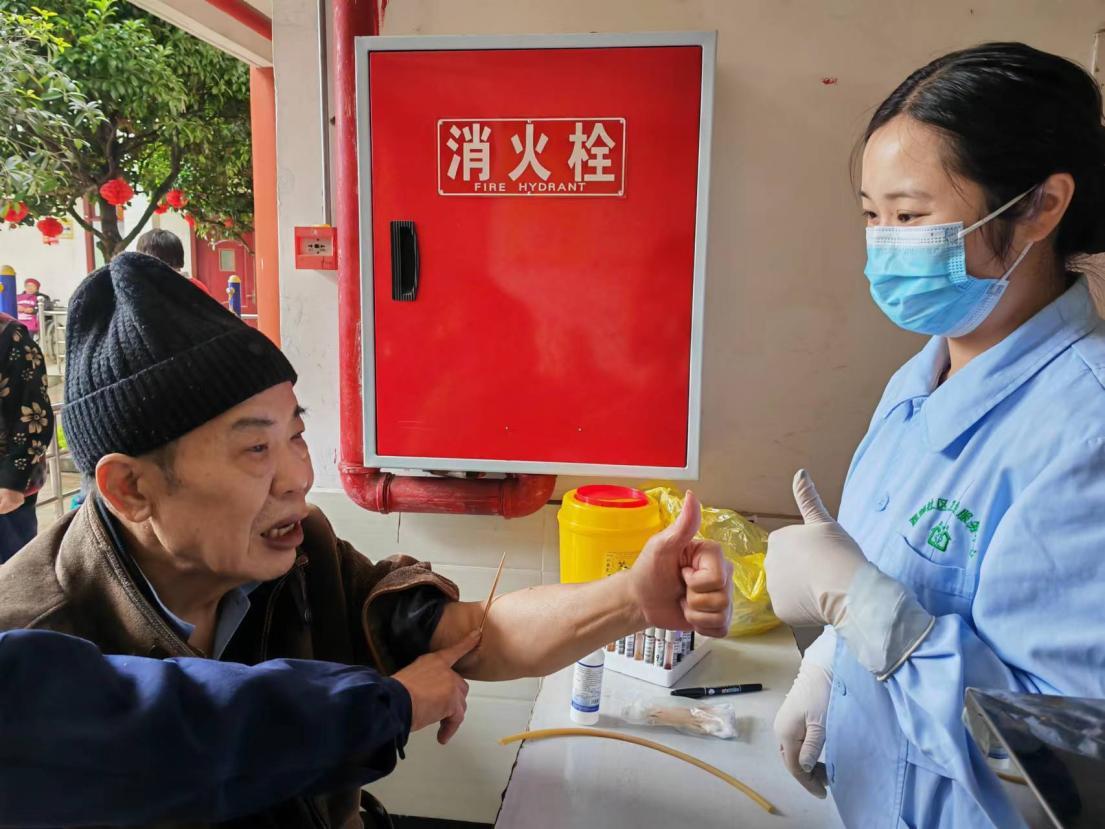 彭州：将老人护理服务从医院延伸到社区
