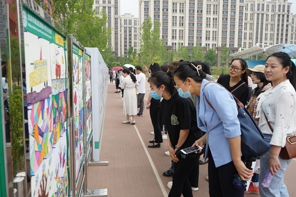 北京翠微小学大兴分校举办一年级学生家长开放日活动