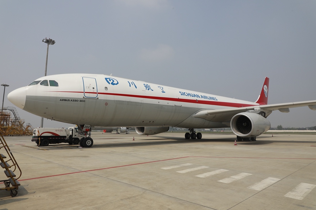 四川航空接收中国内地首架A330客改货飞机
