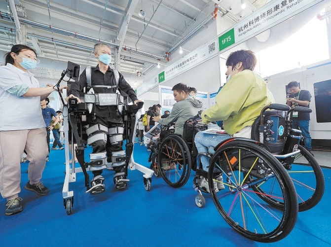 大批智能化辅助器具集中亮相2023中国国际福祉博览会
