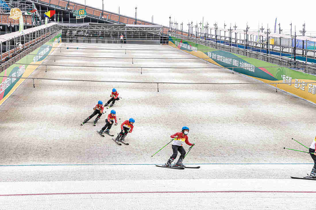 成都市第三届冰雪运动节（新都站）大众冰雪体验活动举行