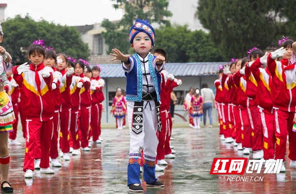 湘西州民族实验小学：民族团结进步之花在校园绽放