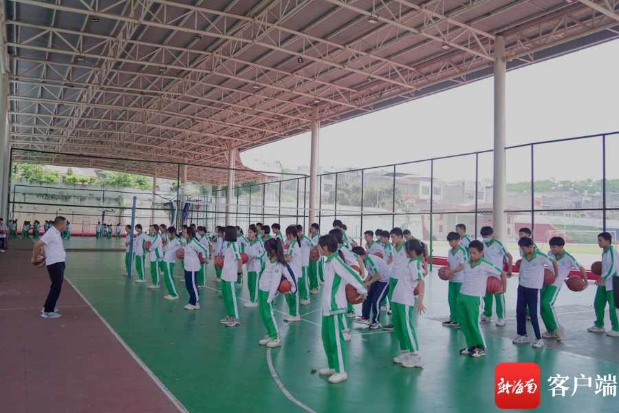 澄迈“篮球运动进校园”活动走进86所学校 打造特色体教融合项目