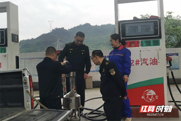 永顺县市场监督管理局开展燃油加油机周期性强制检定工作
