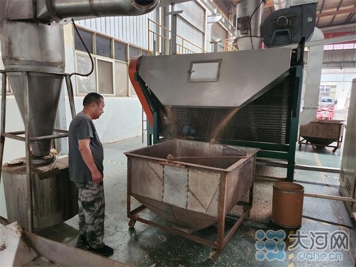 护航“三夏”丨郏县：这家公司暂停生产帮农户烘干麦子