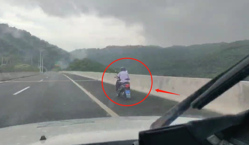 一男子酒后骑摩托车上高速 被白沙交警查获后竟称“走错路”