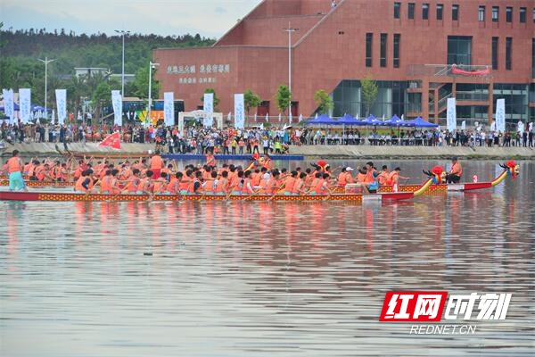 郴州苏仙区“翠江争渡助旅发”传统龙舟赛开赛