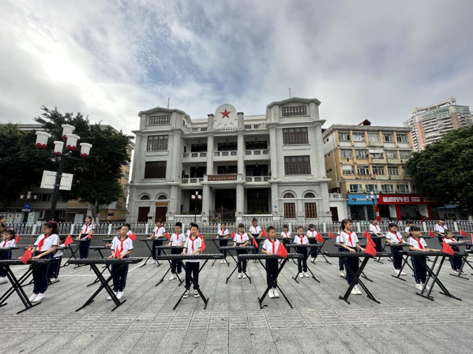 广州市海珠区海幢街“唱响新时代 童声颂党恩”百人弹唱活动献礼新征程