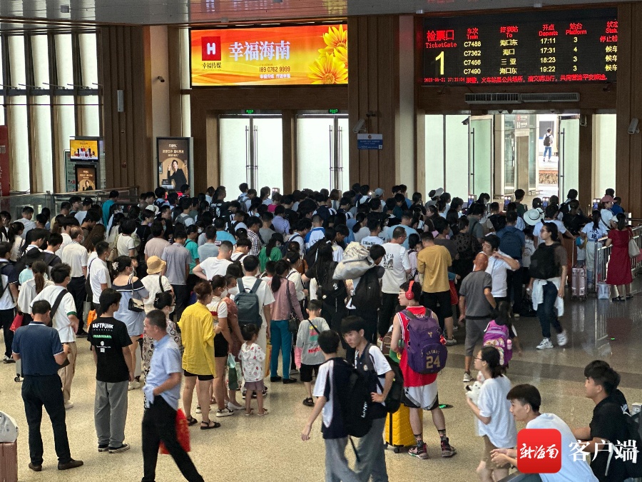 6月22日三亚动车站开行列车共49.5对