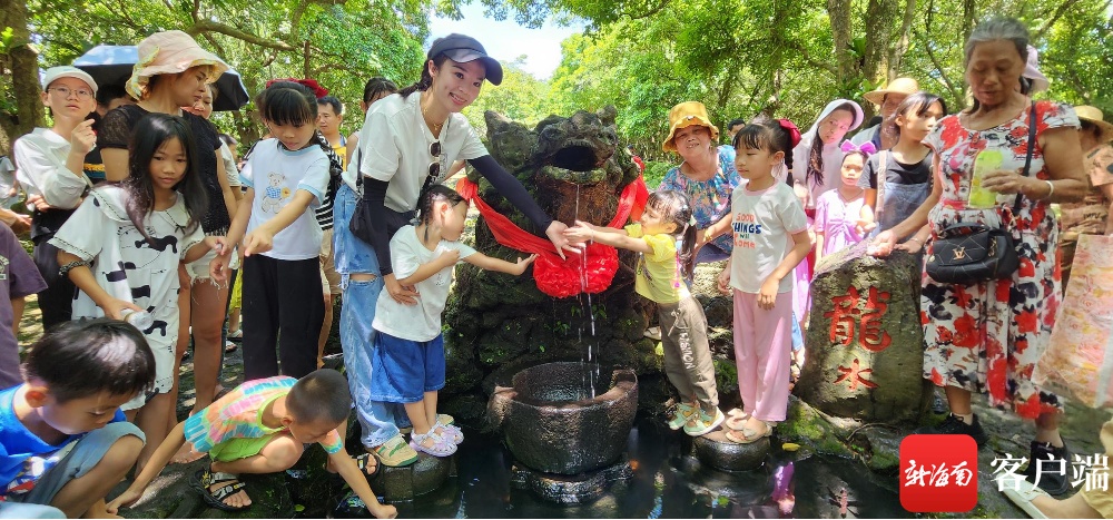 “洗龙水”、看演出、吃粽子……海口火山口公园上演端午火山民俗盛宴