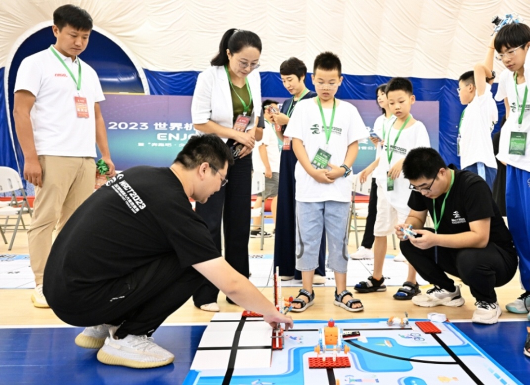 机器人如何踢足球（体育科技范儿(图1)