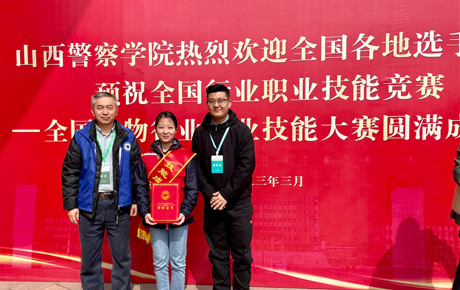 海南首位!海南一文物修复师获“全国技术能手”称号(图2) 海南首位!海南一文物修复师获“全国技术能手”称号(图2)