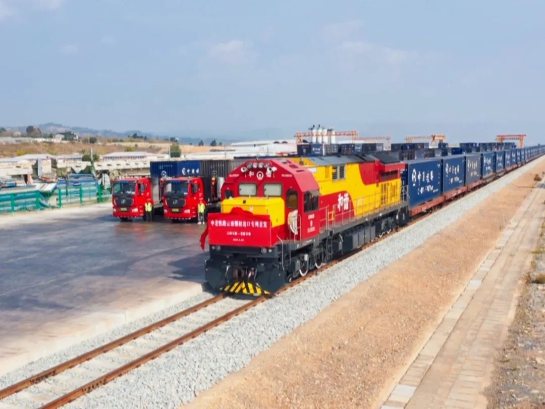 806吨玉溪钢材乘中老铁路国际货运班列发往老挝(图2) 806吨玉溪钢材乘中老铁路国际货运班列发往老挝(图2)