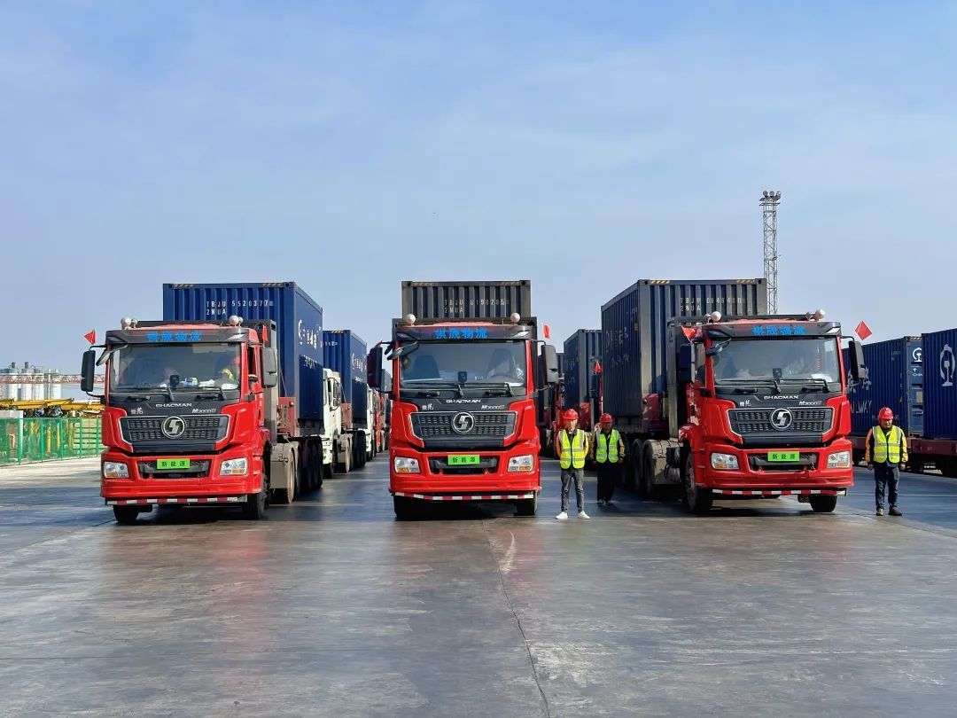 806吨玉溪钢材乘中老铁路国际货运班列发往老挝(图5) 806吨玉溪钢材乘中老铁路国际货运班列发往老挝(图5)