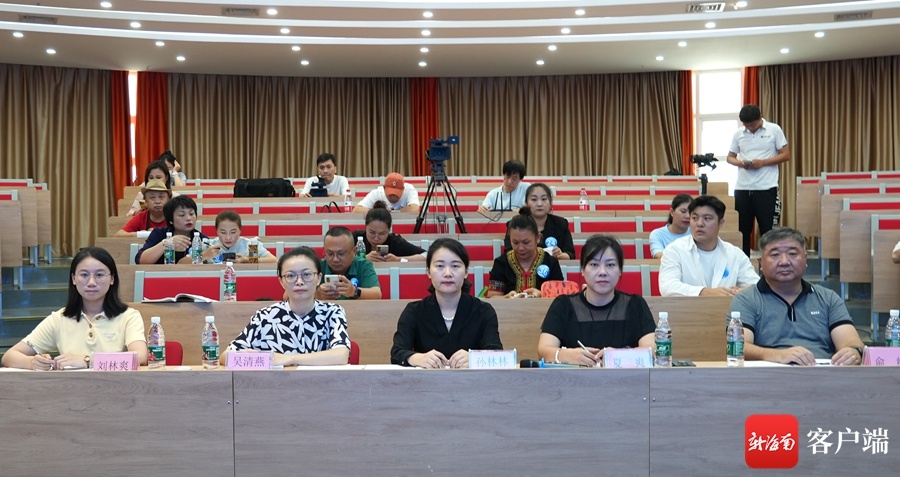 同台竞技秀风采!2024寻找海南最美电商主播大赛初赛在三亚举行