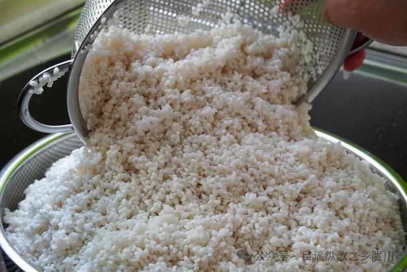 米饭怎么蒸不粘碗 202406302053222295.jpg