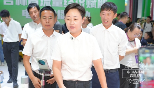村支书现场带货 把村民的“土货”变成“网货”(图1)