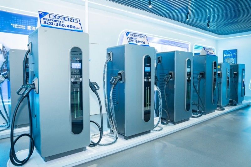 九游app：安徽肥东锚定新能源赛道 书写县域经济“换道超车”答卷(图2)