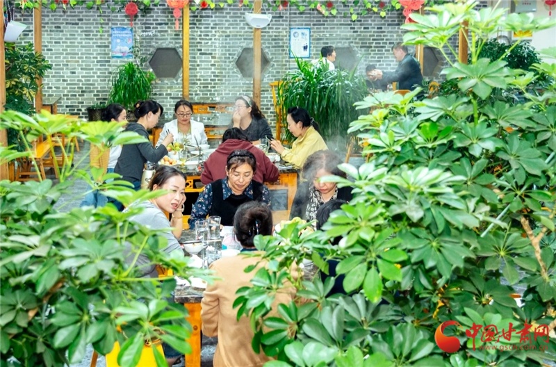 南宫NG28-灾后恢复加速推进 榆中兴隆山村农家乐烟火重现美味依旧