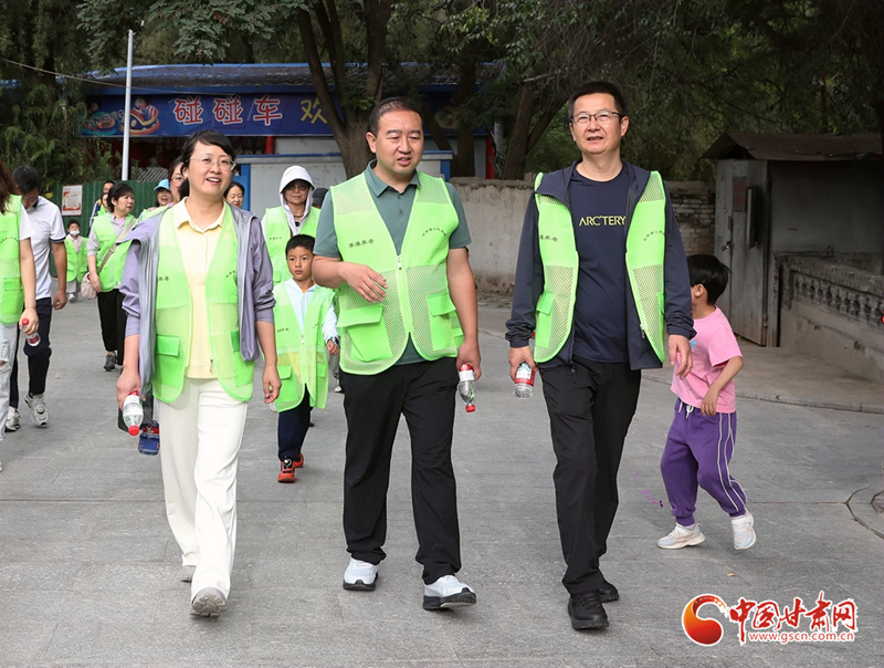 秋日登高“医”起行 省人民医院组织五泉山登山活动(图1) 秋日登高“医”起行 省人民医院组织五泉山登山活动(图1)