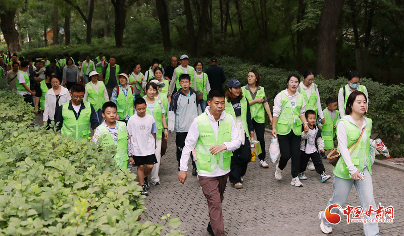 秋日登高“医”起行 省人民医院组织五泉山登山活动(图3) 秋日登高“医”起行 省人民医院组织五泉山登山活动(图3)