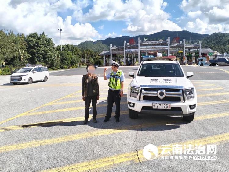 开学了昆明交警提示家长朋友——交通安全无小事文明出行记心间(图3)