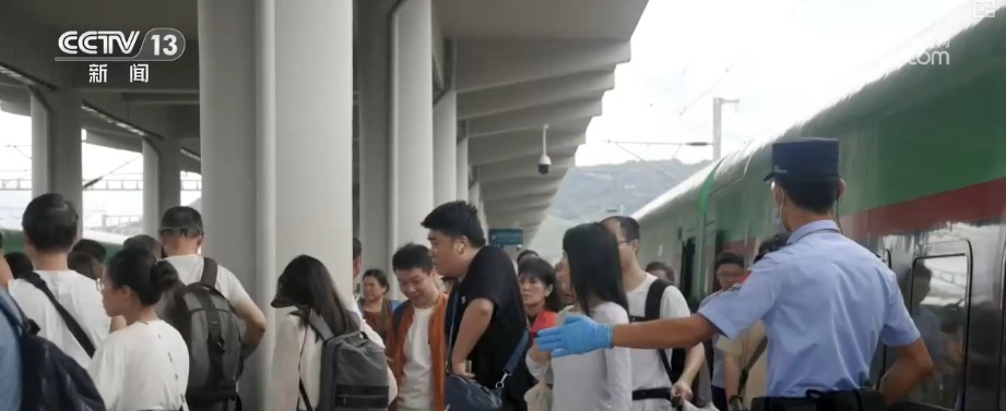 “人畅其行、货畅其流”创新高！前8个月铁路运输“成绩单”出炉(图2)