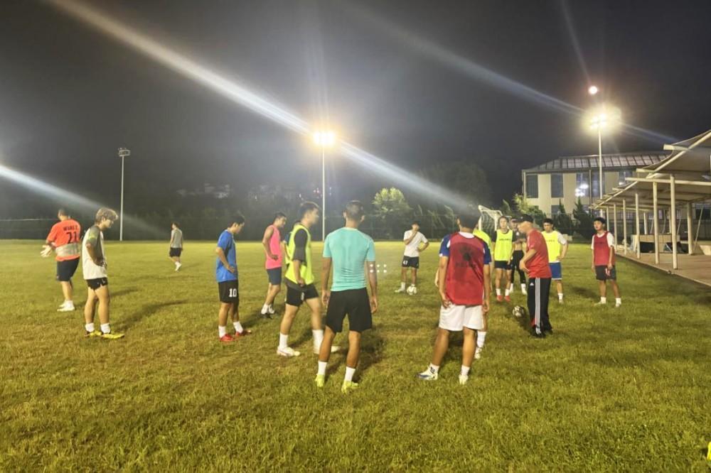 齐鲁超赛点燃港城激情烟台静待开场哨(图2)