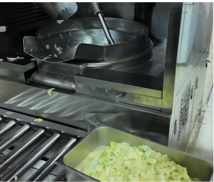 九游娱乐：湖南永顺：智能科技进校园 2000余名师生吃上智能“头道汤”(图1)