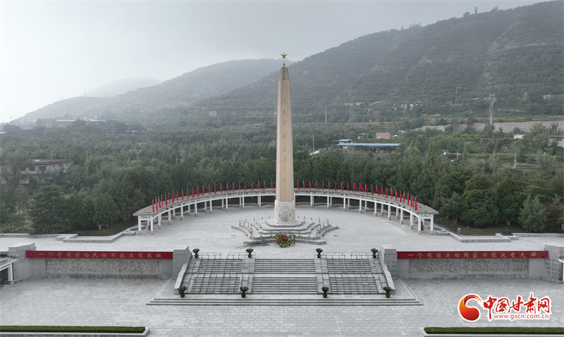 【红星照耀中国·“两点一存”耀华夏】媒体团走进兰州烈士陵园接力“红色火种”(图2)