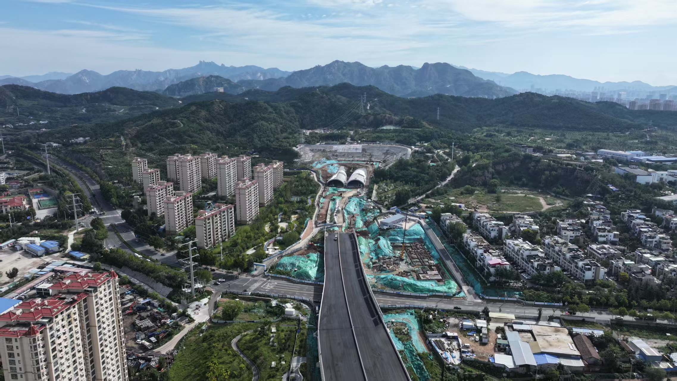 山东：国内最大跨度市政交通隧道主体完工(图1)