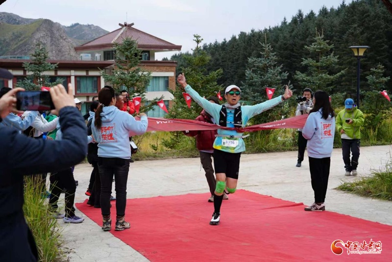 武威天祝:2025野性祁连越野跑启幕国内外选手解锁高原秘境赛道(图4) 武威天祝:2025野性祁连越野跑启幕国内外选手解锁高原秘境赛道(图4)