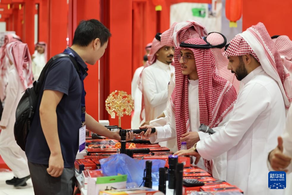 沙特利雅得举办“猎鹰节”首设中国展区引关注(图5)