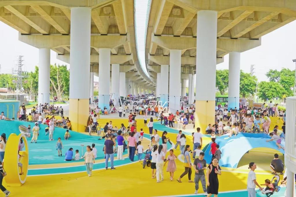 新华视点·关注城市更新丨“1米高度”的需求如何被城市看见？