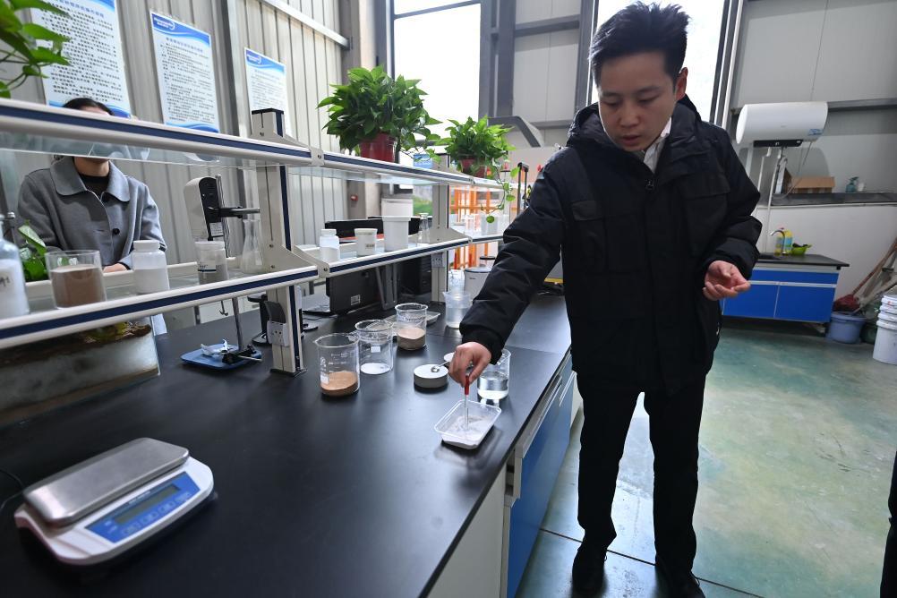 开云电竞:决胜“十四五”打好收官战丨体制机制破题陕西加速科技成果从“书架”到“货架”(图1)