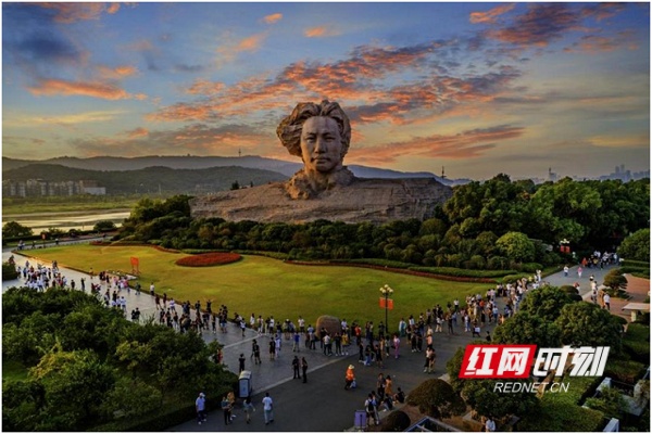 易倍:麓山之巅93幅摄影作品定格长沙之美(图2)