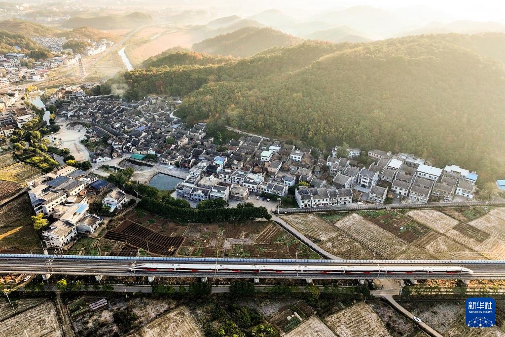 凯时尊龙人生|写作业错了就塞一个东西在下面|镜观中国·新华社国内新闻照片一周精选