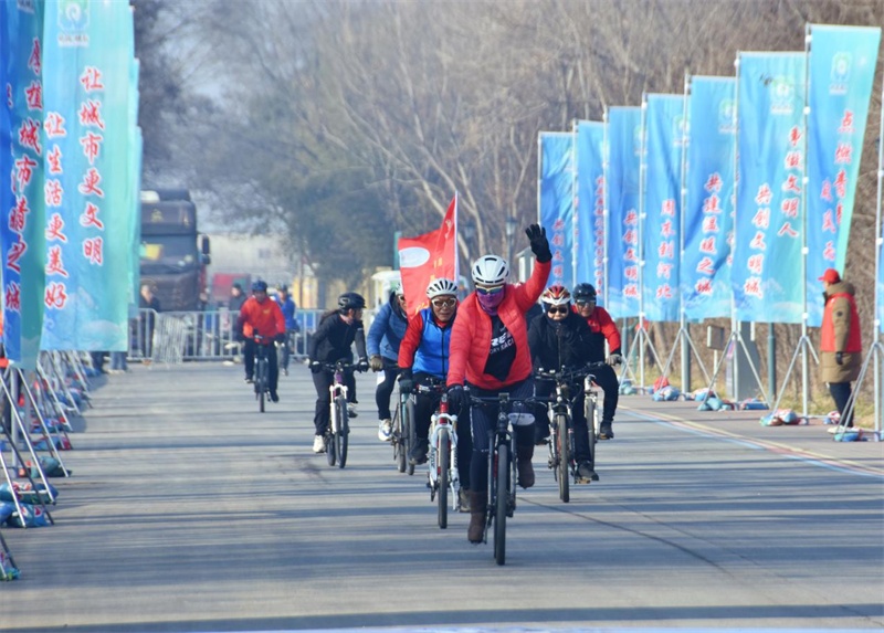 邢台市举办迎新年骑行活动(图1)