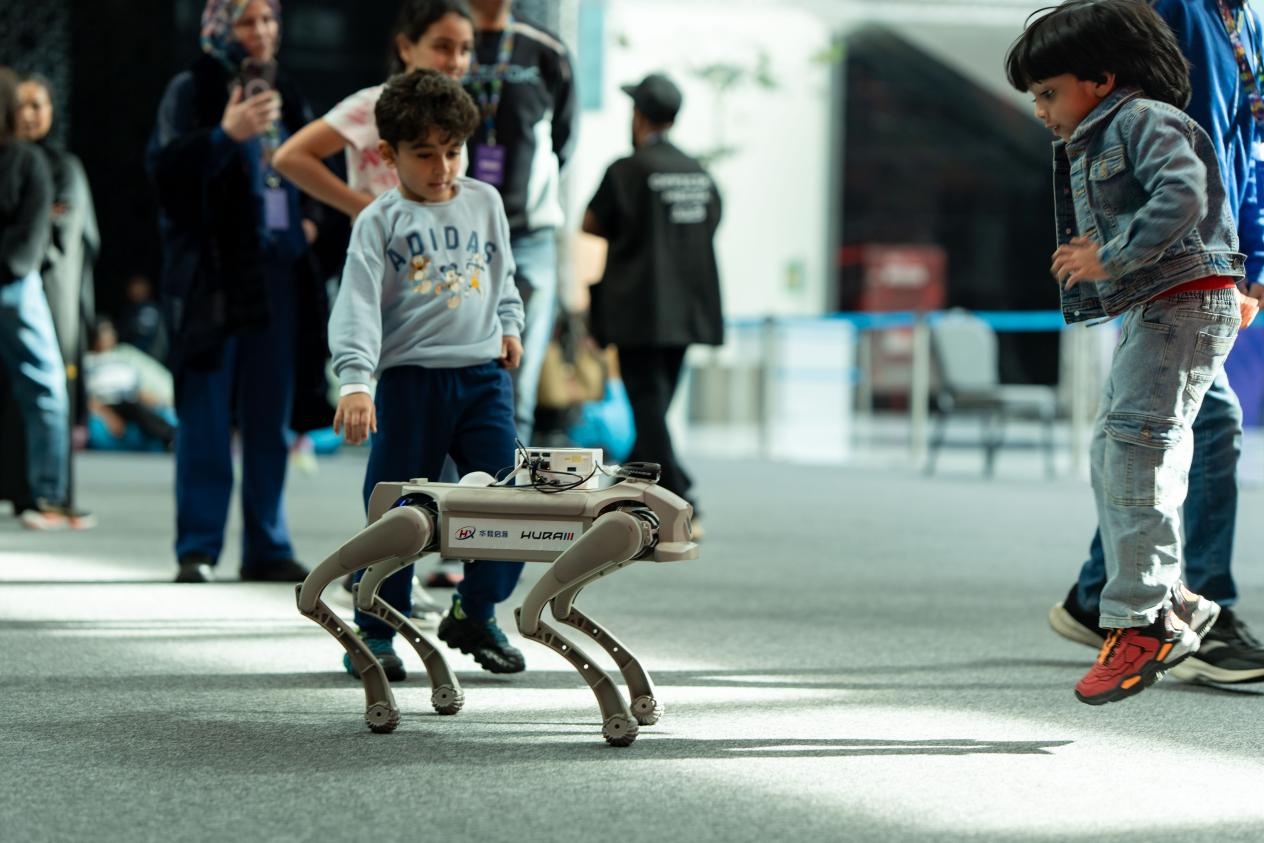 中国科技方案定义未来运动 HURA超现实远程赛车亮相世界未来运动会(图3)