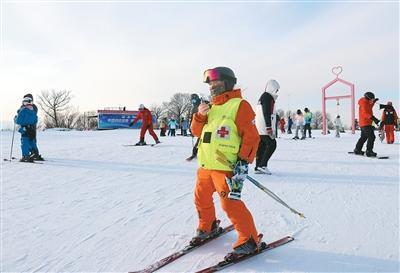 滑雪巡救员——雪道上的“安全哨兵”（新职·新知㉝）(图1)