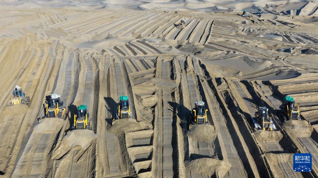 寒冬时节塔克拉玛干治沙正酣(图2)