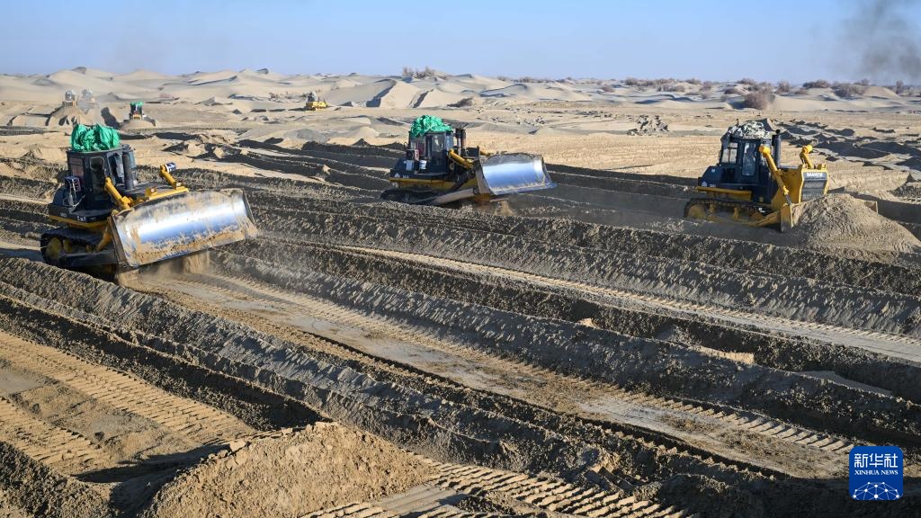 寒冬时节塔克拉玛干治沙正酣(图3)