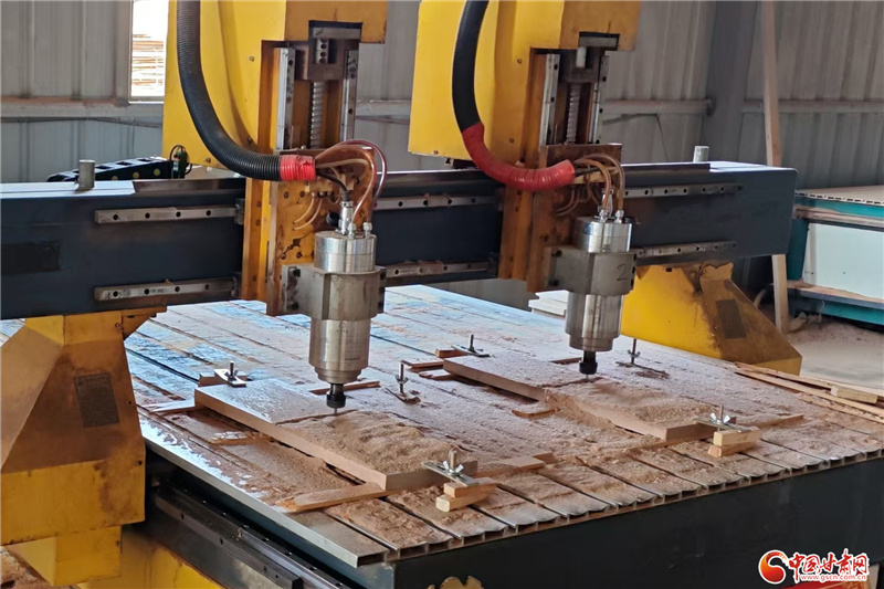 陇原山乡新画卷丨甘谷：匠心守非遗 智造“雕”振兴(图2)