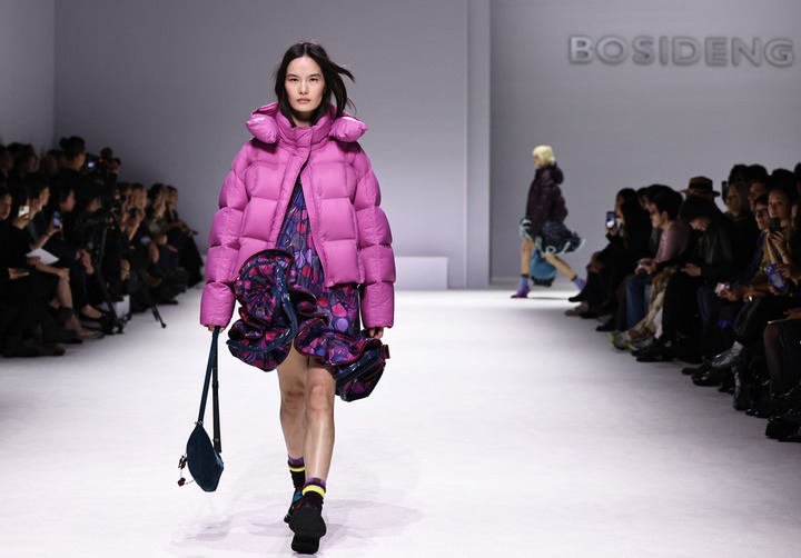 财经聚焦丨“科技+时尚”千亿羽绒服“温暖产业”加速发展(图1)