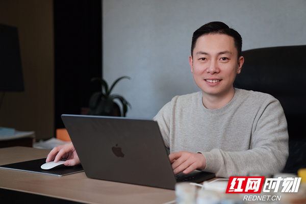 新利18体育娱乐|广东公式网|这股韧劲真难得①丨蒋亦轩：把倒闭小厂拼到年营收6亿