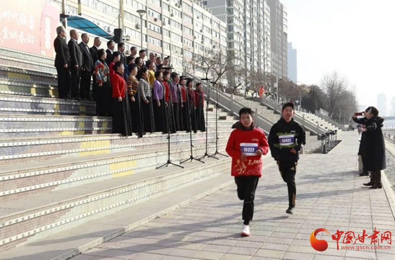 兰州城关区举办迎新春健步行暨年货大集近800人沿黄河踏春迎新(图2)
